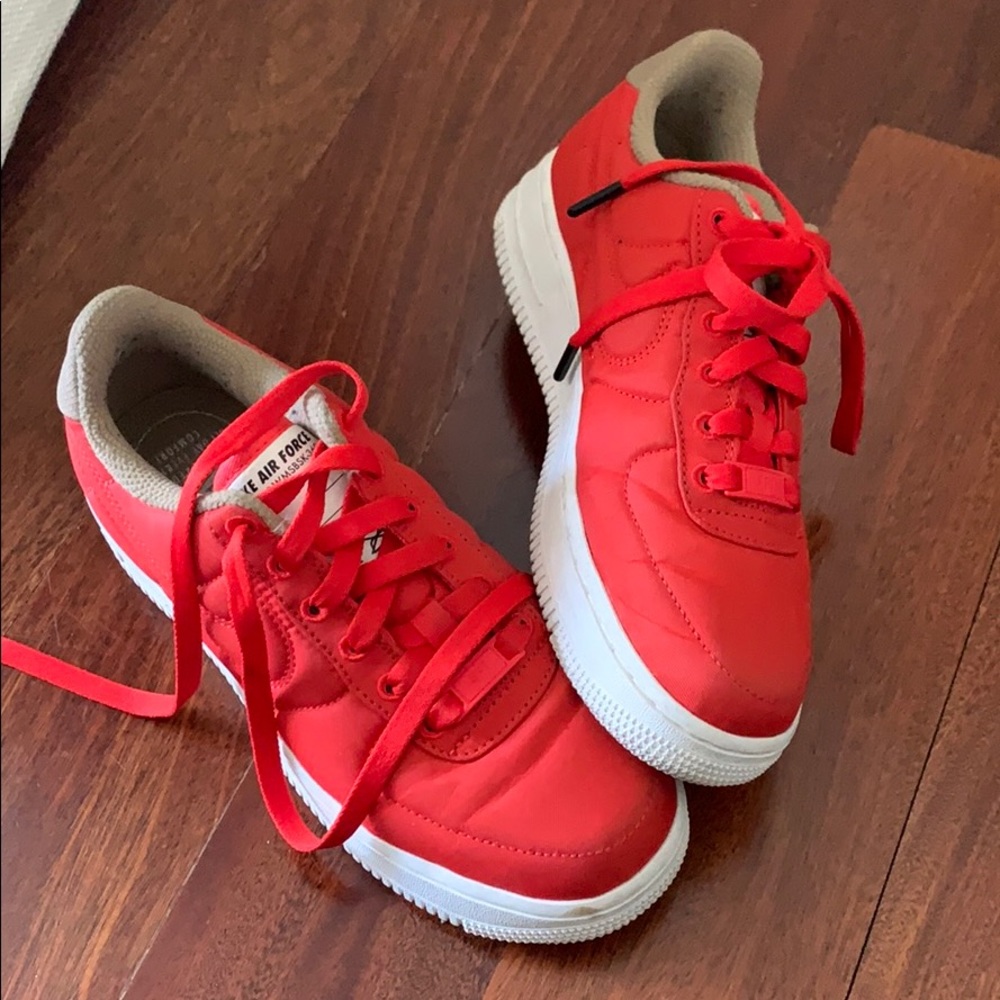 Barely worn air force 1